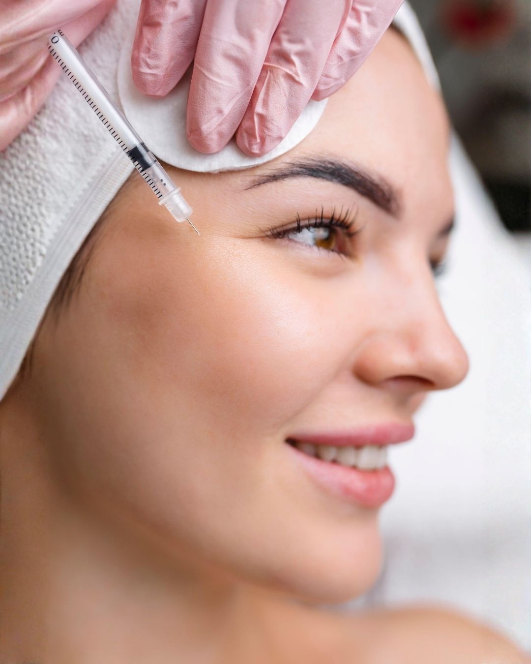 Mujer adulta con expresión natural